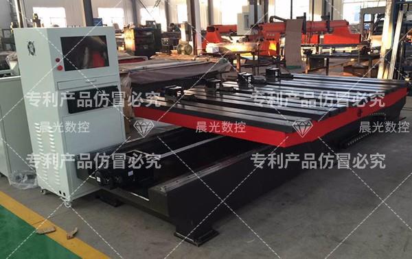  操作沖床自動(dòng)沖料機(jī)時(shí)應(yīng)該注意什么？